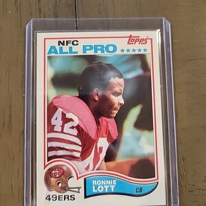 1982 Topps football RONNIE LOTT rookie card